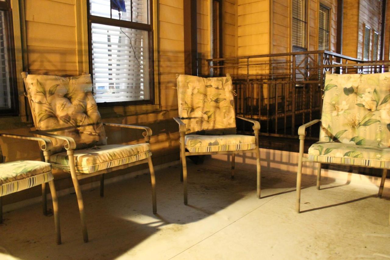 Old Fort Loft King & Queen Suites Nearest Accomodation To Marshals Museum Power Your Ev For Free! Fort Smith Exterior foto